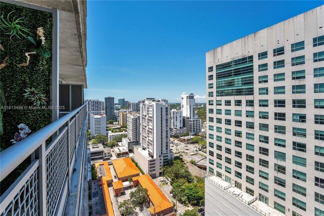 Building Photo - 690 SW 1st Ct