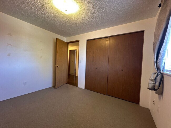 Building Photo - Lincoln Duplex