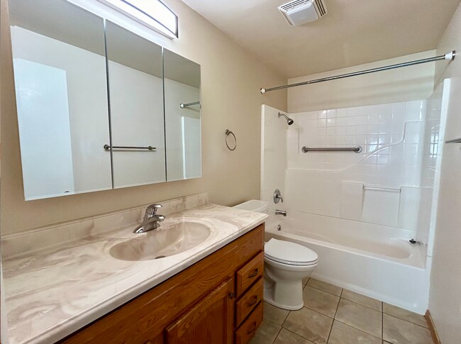 Building Photo - Upper Rainier Beach Home