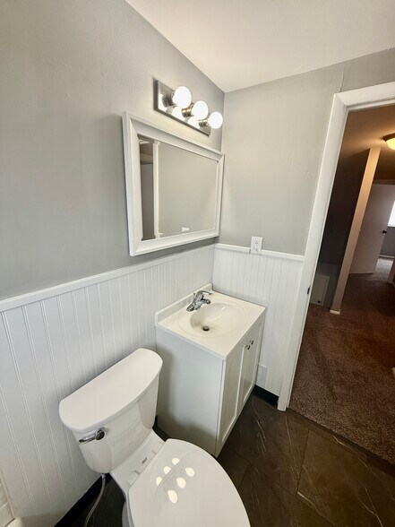 Building Photo - 4944 Fairway Ct