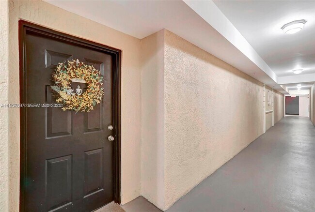 Building Photo - 17150 N Bay Rd