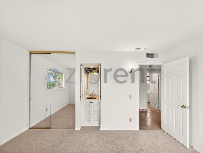 Building Photo - 9534 Swinton Ave