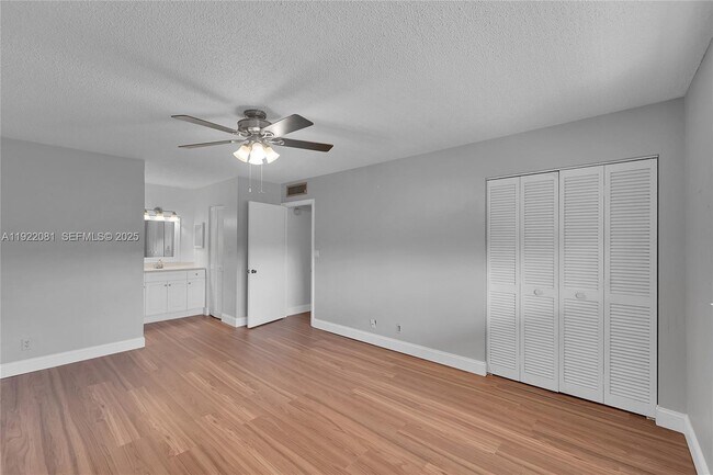 Building Photo - 6101 N Falls Cir Dr