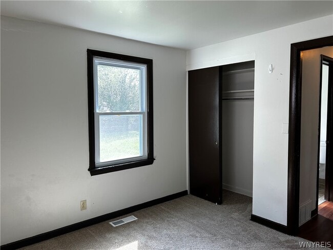 Building Photo - 3319 McKinley Pkwy