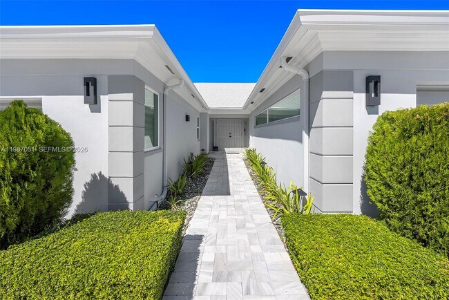 Building Photo - 424 Alamanda Dr