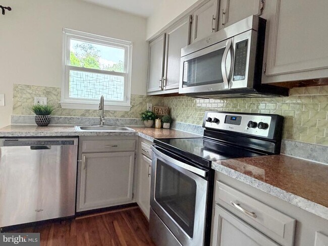 Building Photo - 9609 Clocktower Ln