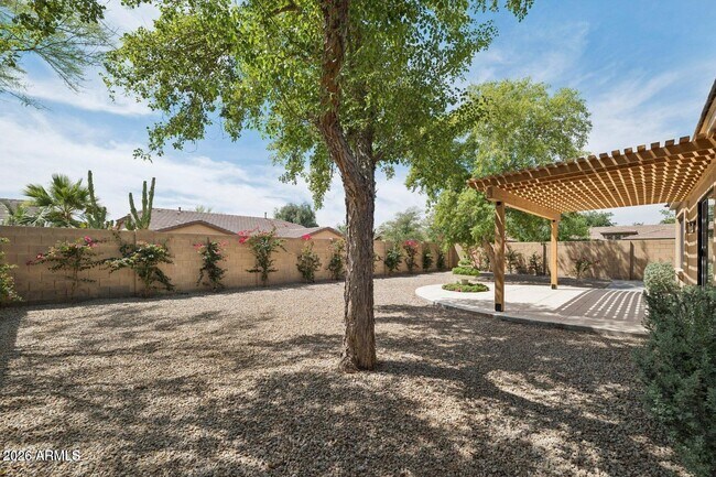 Building Photo - 16195 W Glenrosa Ave