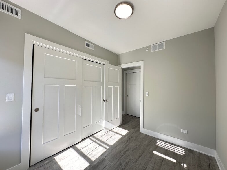 Building Photo - 1144 Oak Ave