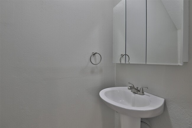 Building Photo - 5009 Polk St