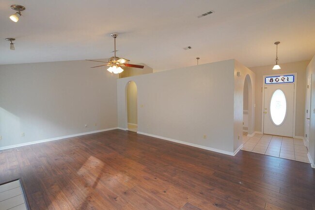 Building Photo - 1908 Wagon Wheel Cir W