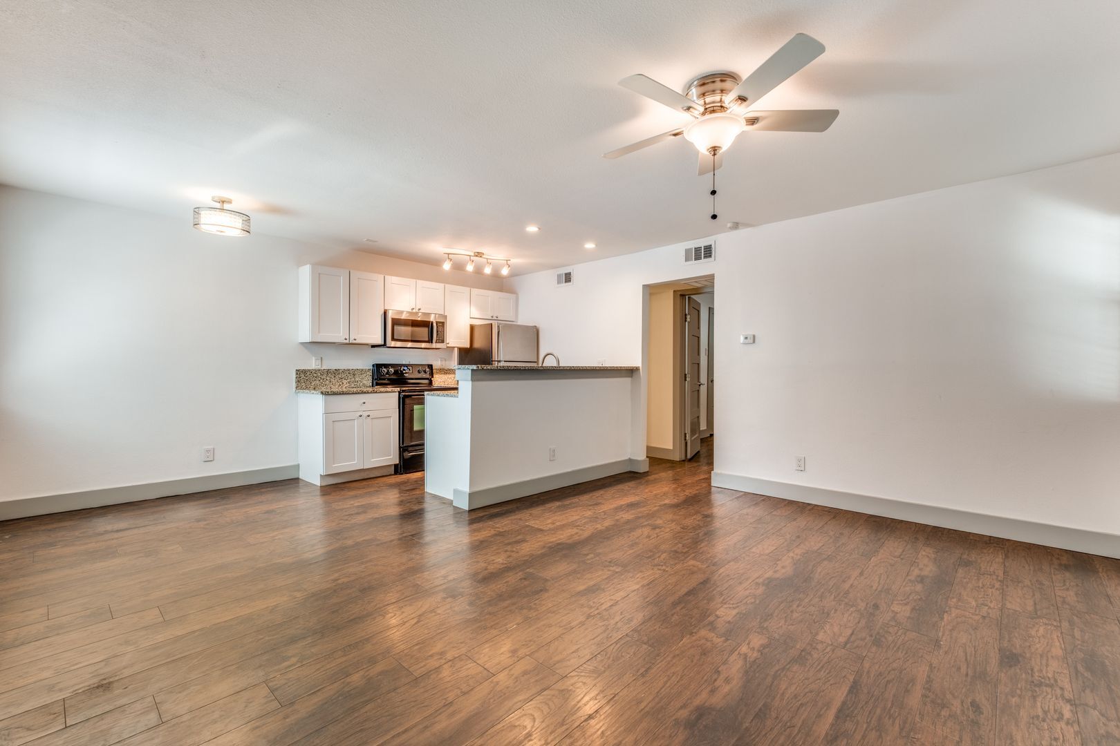 Building Photo - 4633 Fairmount St
