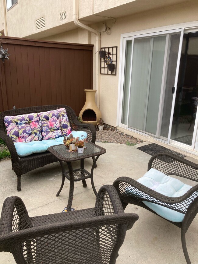 Building Photo - 1563 Stonewood Ct