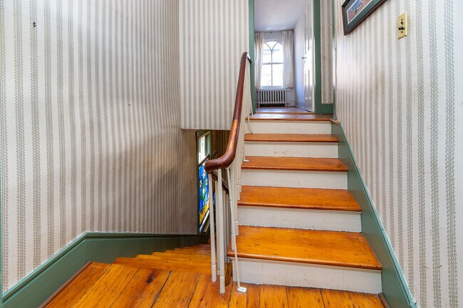 Building Photo - 45 York St