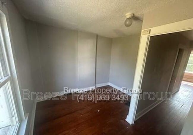 Building Photo - 517 E Vine St