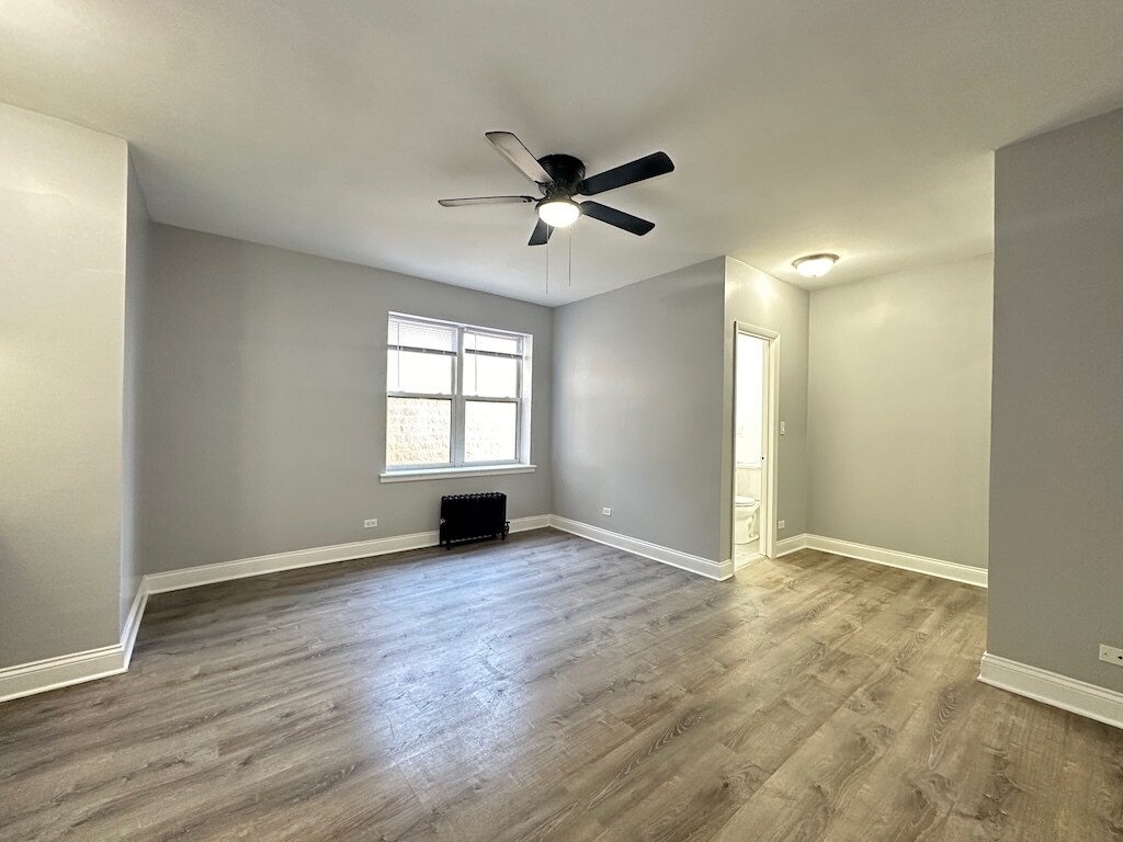 Building Photo - 4756 N Maplewood Ave