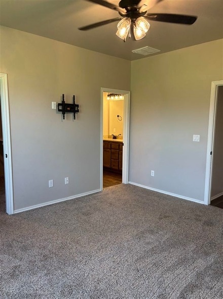 Building Photo - 2209 E Grassland Ln