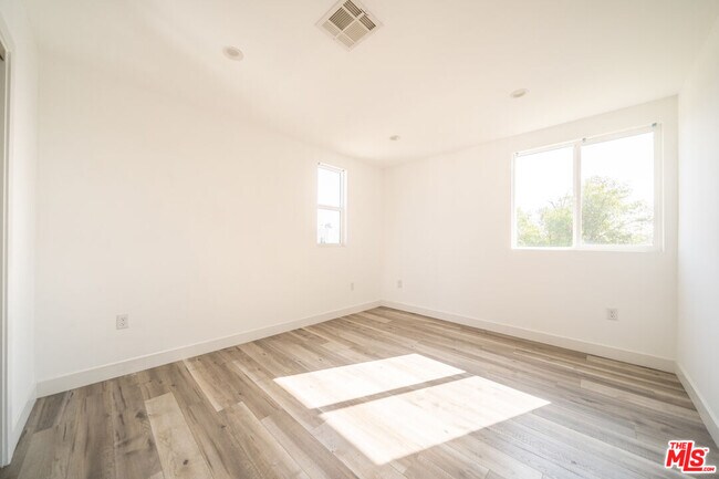 Building Photo - 5746 Elmer Ave