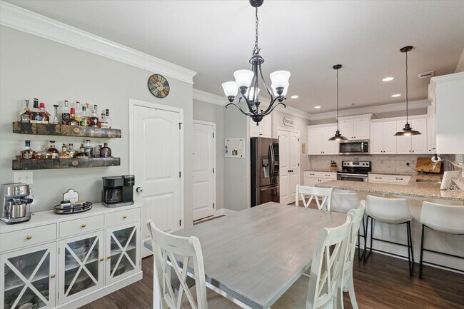 Building Photo - Spacious 4BR Home with Screened Porch & Fenced Yard in Effingham