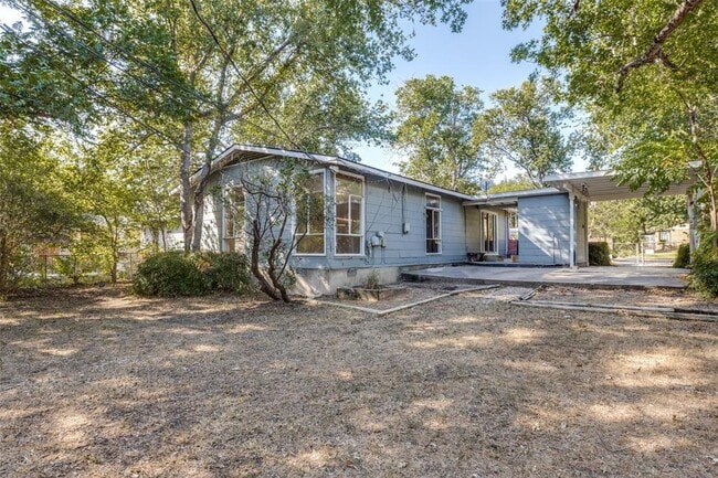 Building Photo - 1405 Broadmoor Dr