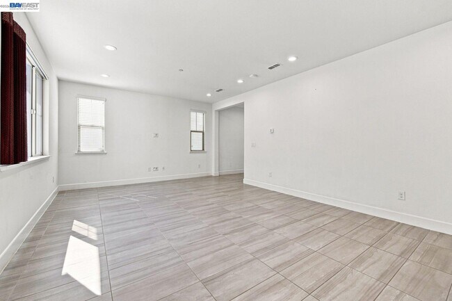 Building Photo - 33 Roccolino Ln