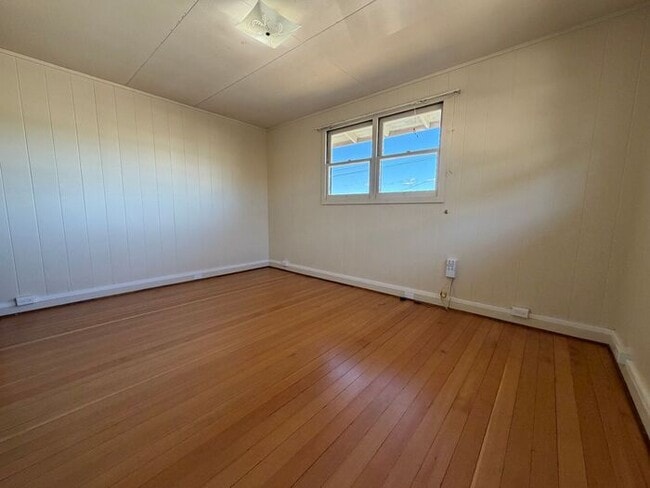 Building Photo - Pearl City: 3 bedroom 1.5 bath single family home with 1 car carport