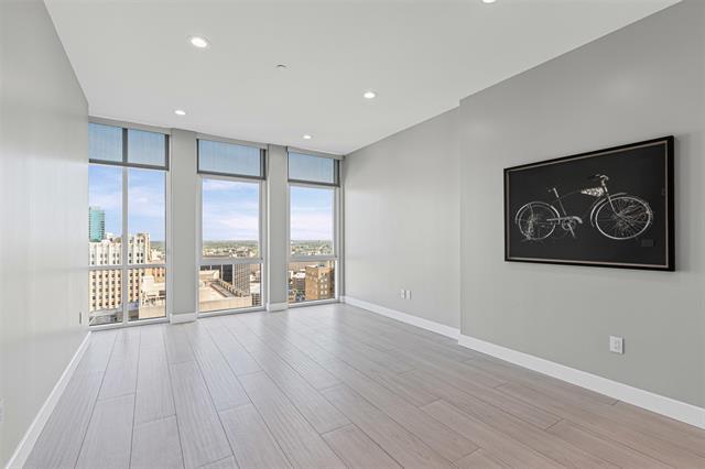 Building Photo - 500 Throckmorton St