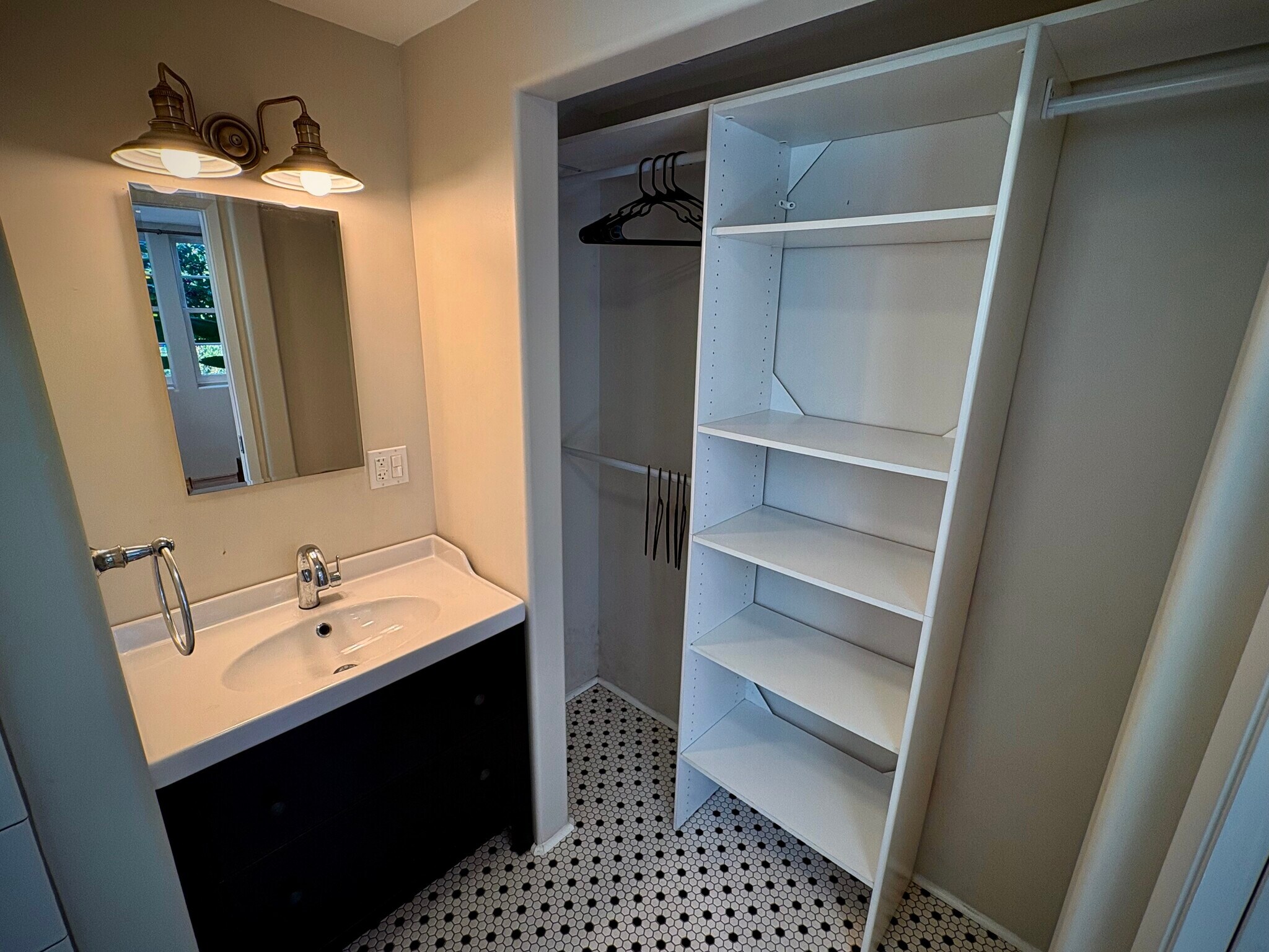 Building Photo - 3746 Lankershim Blvd