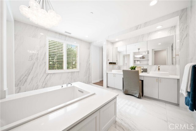 Building Photo - 26 Lowland