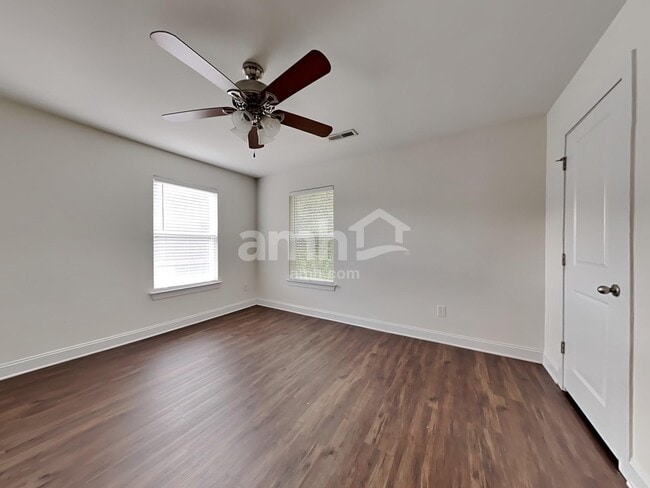 Building Photo - 423 Sablewood Dr