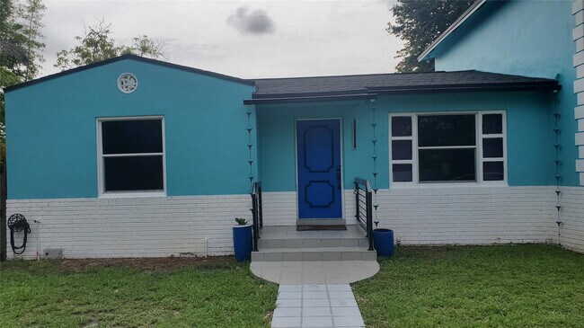 Building Photo - 1548 SW 28th Ave