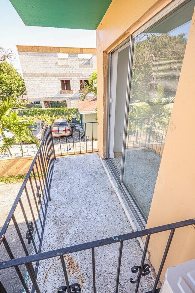 Building Photo - 3050 NW 21st Ave