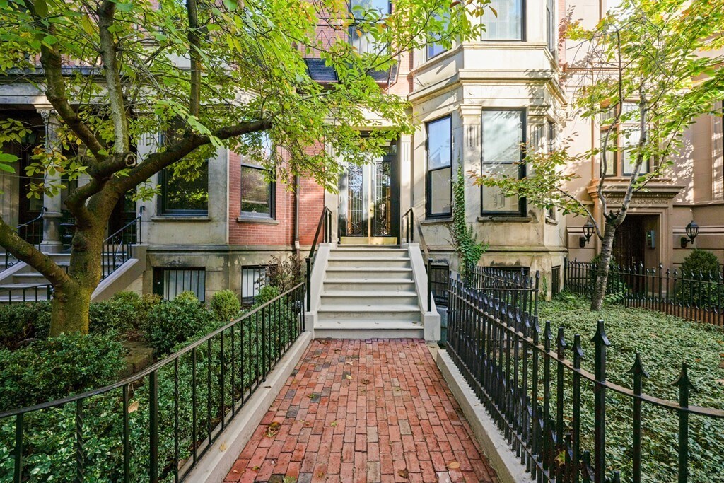 Building Photo - 35 Marlborough St