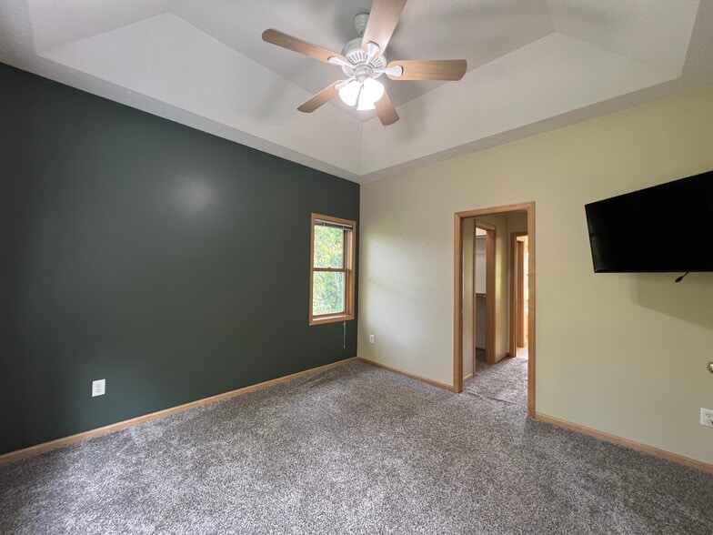 Primary Bedroom - 118 S Shannon Dr