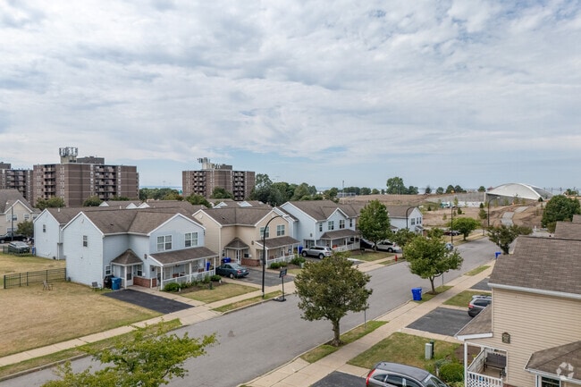 Building Photo - Lakeview on the Park