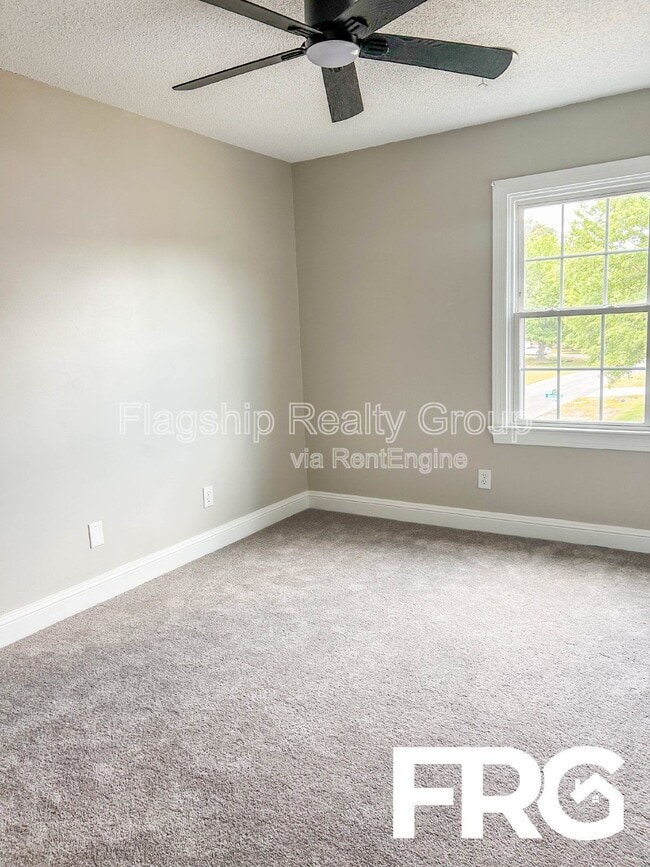 Building Photo - 232 N Marion Dr