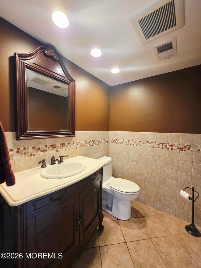 Building Photo - 97 Cotswold Cir