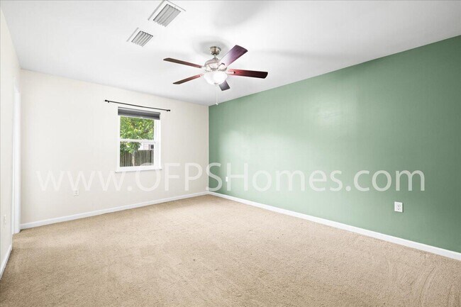 Building Photo - 1112 Coral Dr
