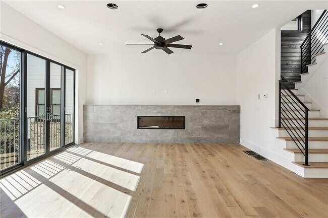 Building Photo - 2985 Lookout Pl NE