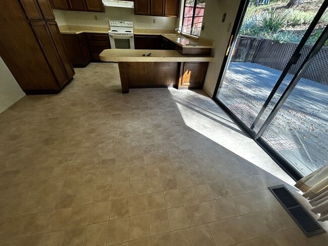 Building Photo - Lake of the Pines 3/2