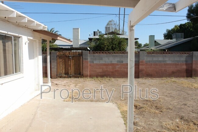 Building Photo - 2605 S Rita Ln