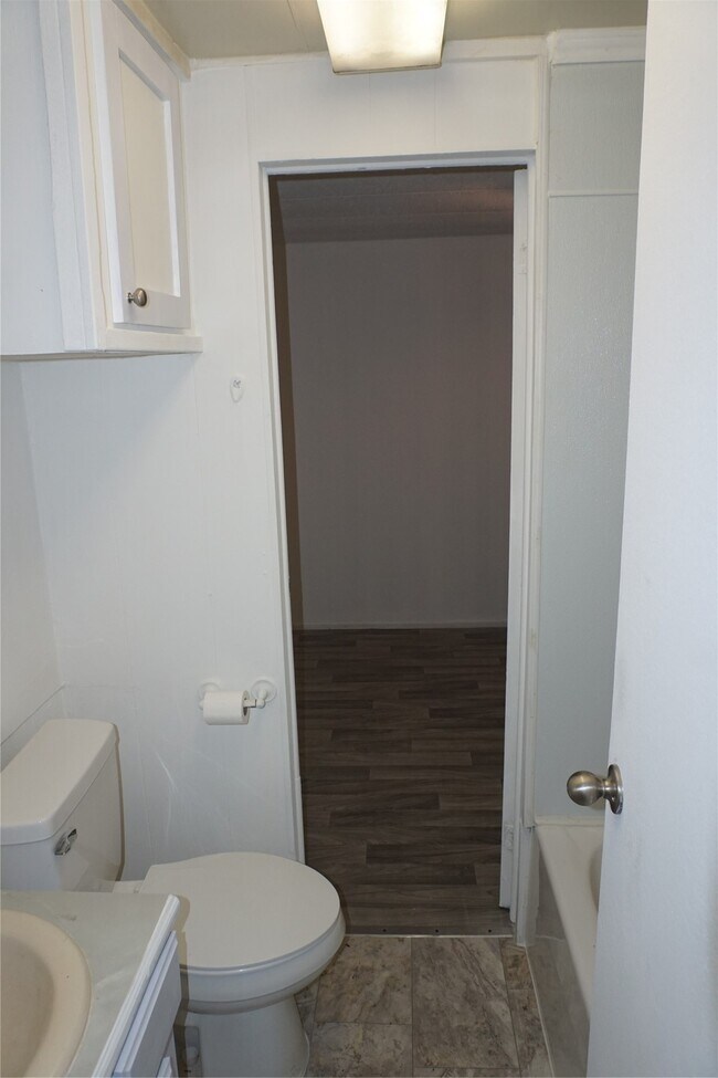 Building Photo - 10970 Maywood St