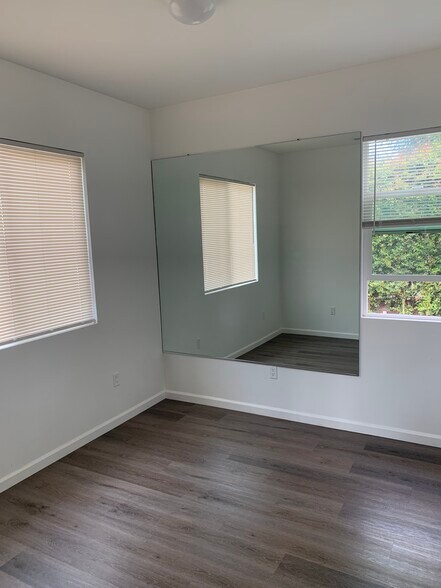 Building Photo - 452 Daroca Ave