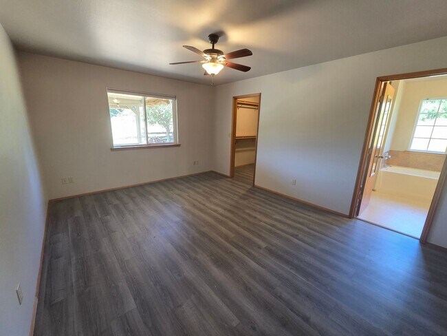 Building Photo - Port Ludlow Farmhouse for Rent, Freshly Updated and Available Now!