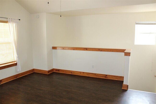 Building Photo - 107 Laurelwood Dr S