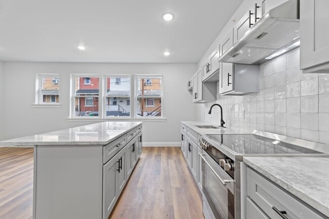 Building Photo - Renovated 1 bedroom, 1 bathroom