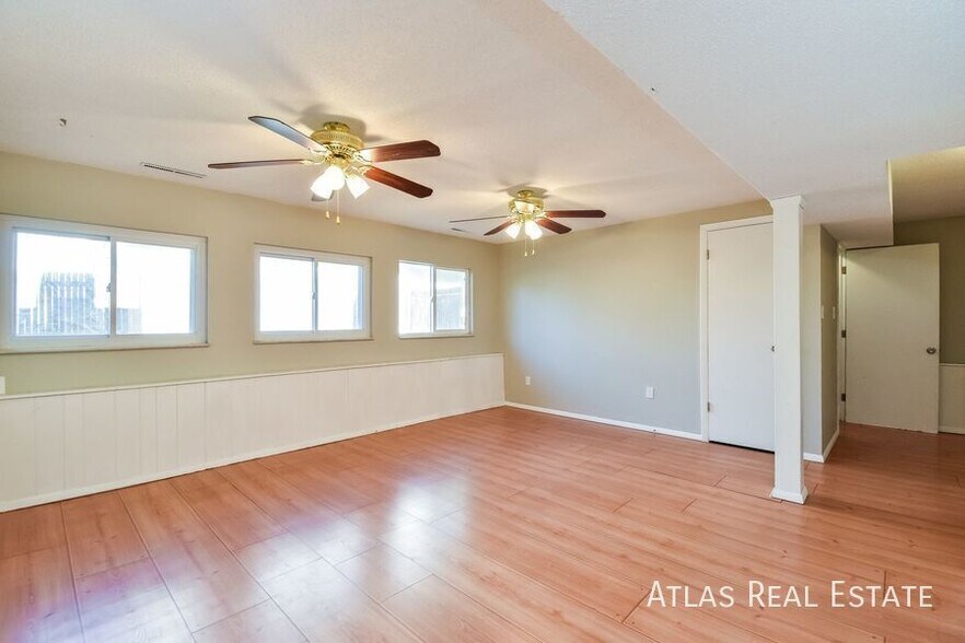 Building Photo - 4319 Moonbeam Dr