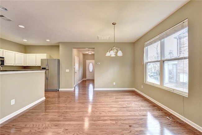 Building Photo - 3329 Fernview Dr