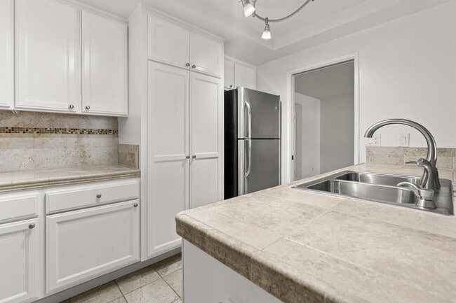 Building Photo - 5148 Cribari Pl