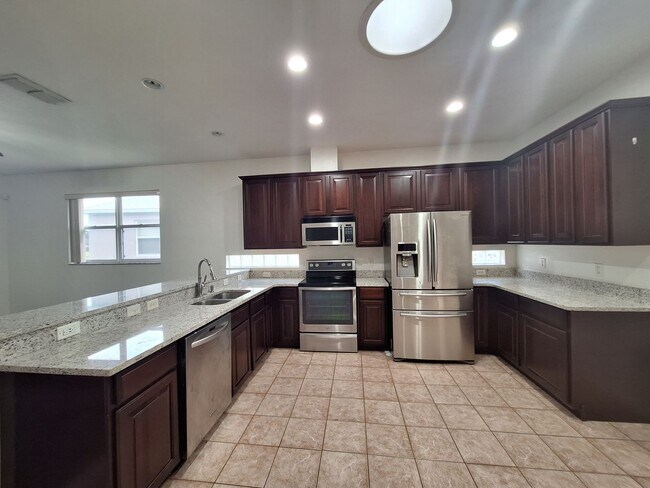Building Photo - Charming 3-Bedroom Home with Spacious Back...