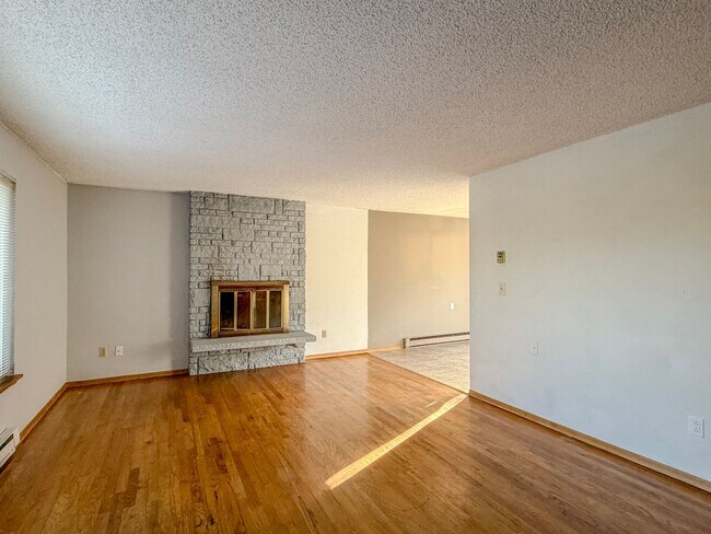 Building Photo - 3221340